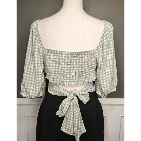 Everleigh Gingham Cropped Babydoll Wrap Top smocked puff sleeves NWT Small - Picture 3 of 7